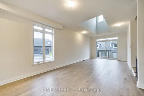 2 Lois Torrance Tr, Uxbridge, ON L9P 0R9