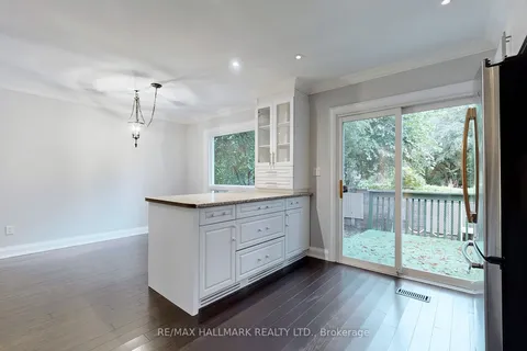 9 Sundown Crt, Vaughan, ON L4J 3V4