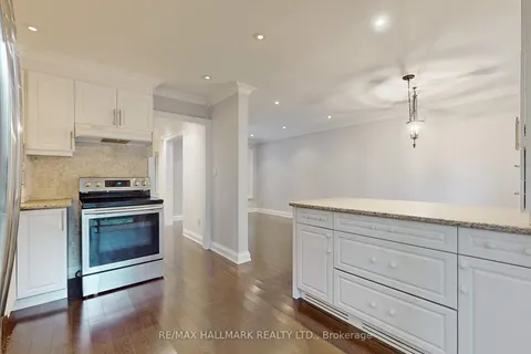 9 Sundown Crt, Vaughan, ON L4J 3V4