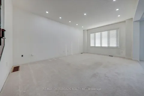 18 Sasco Way, Essa, ON L0B 1B4