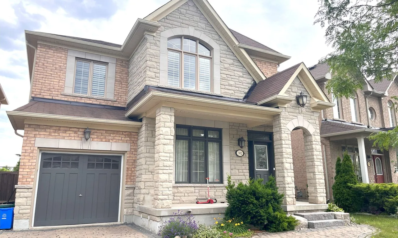 302 Hammersly Blvd, Markham, ON L6E 2C4