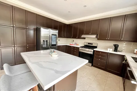 302 Hammersly Blvd, Markham, ON L6E 2C4