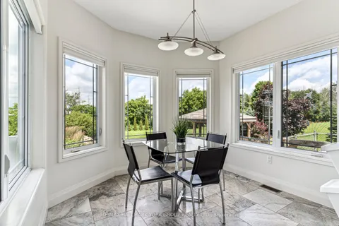 27 Bagshaw Cres, Uxbridge, ON L9P 0A9