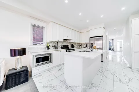 44 Robert Baldwin Blvd, East Gwillimbury, ON L9N 0R4