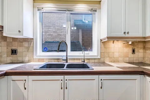 348 Royalpark Way, Vaughan, ON L4H 1K4