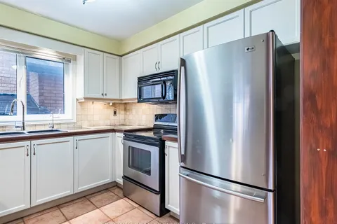 348 Royalpark Way, Vaughan, ON L4H 1K4