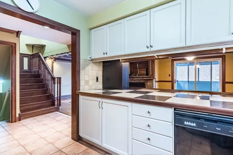 348 Royalpark Way, Vaughan, ON L4H 1K4