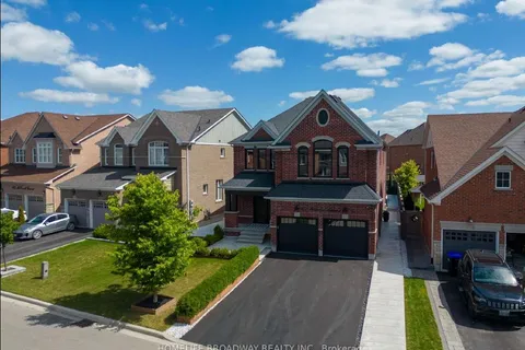 152 McDonnell Cres, Bradford West Gwillimbury, ON L3Z 0T8