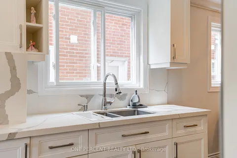 47 Don Head Village Blvd, Richmond Hill, ON L4C 7M7