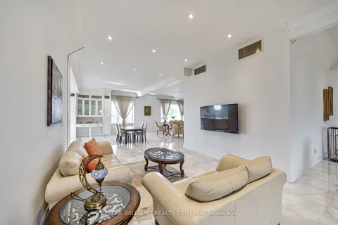 6196 Ravenshoe Rd, Georgina, ON L0E 1R0