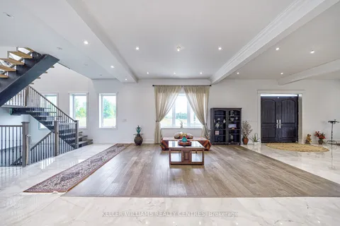 6196 Ravenshoe Rd, Georgina, ON L0E 1R0