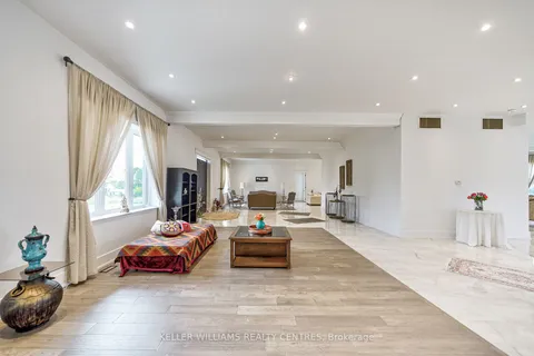 6196 Ravenshoe Rd, Georgina, ON L0E 1R0