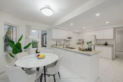 4 McPhail Crt, Markham, ON L3R 0C2