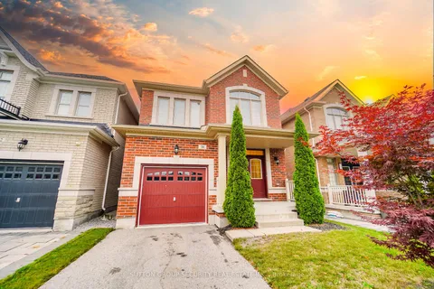 36 Cobb St, Aurora, ON L4G 0W8