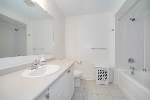 36 Cobb St, Aurora, ON L4G 0W8