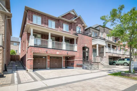 18 Manila Ave, Markham, ON L6C 0W1