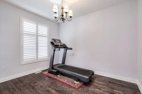 18 Manila Ave, Markham, ON L6C 0W1
