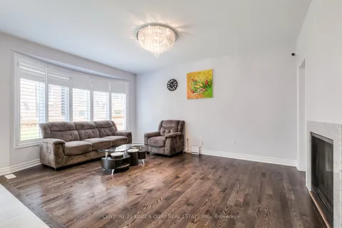 18 Manila Ave, Markham, ON L6C 0W1