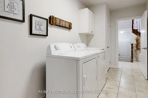74 Robb Thompson Rd, East Gwillimbury, ON L0G 1M0