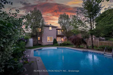 44 Lunau Lane, Markham, ON L3T 5N2