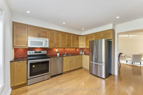 21 October Lane, Aurora, ON L4G 6Y1