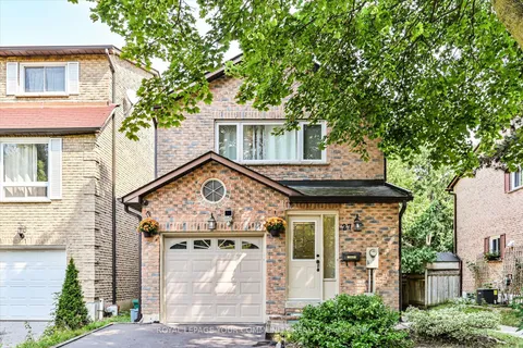 27 Cottonwood Crt, Markham, ON L3T 5W9