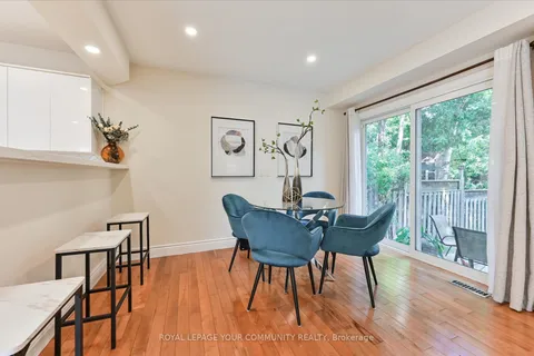 27 Cottonwood Crt, Markham, ON L3T 5W9