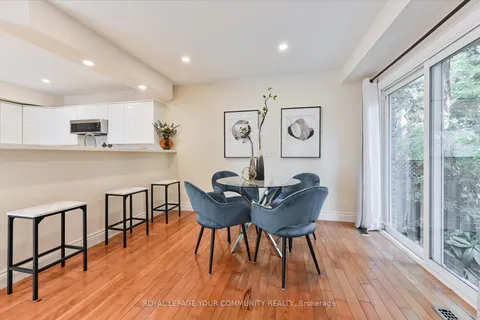 27 Cottonwood Crt, Markham, ON L3T 5W9