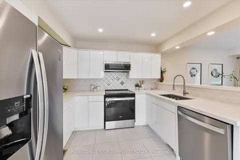 27 Cottonwood Crt, Markham, ON L3T 5W9