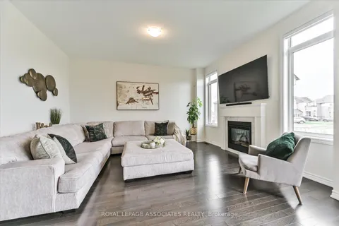 55 Deepwood Cres, East Gwillimbury, ON L9N 0P8