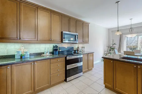 127 Snively St, Richmond Hill, ON L4E 4N9