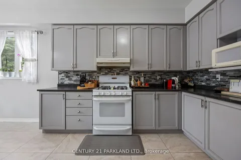 40 Lady Fern Dr, Markham, ON L3S 4C2