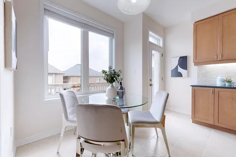 96 Thomas Phillips Dr, Aurora, ON L4G 0X5