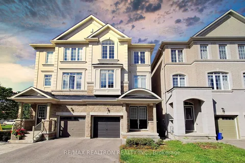 8 Kingsville Lane, Richmond Hill, ON L4C 7V6