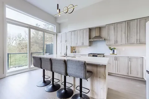 17 Knollview Lane, Richmond Hill, ON L4E 1H7