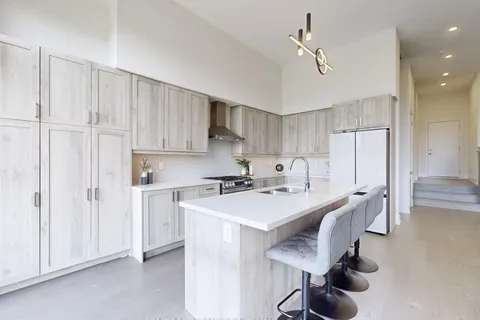 17 Knollview Lane, Richmond Hill, ON L4E 1H7