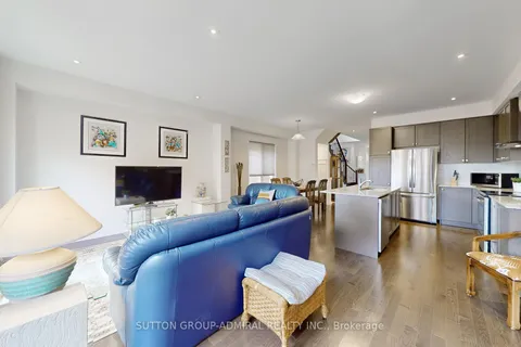 11 Thornapple Lane, Richmond Hill, ON L4E 0E7