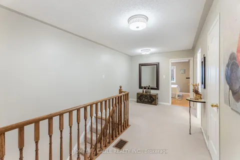 165 Hartford Cres, Newmarket, ON L3X 2Z4