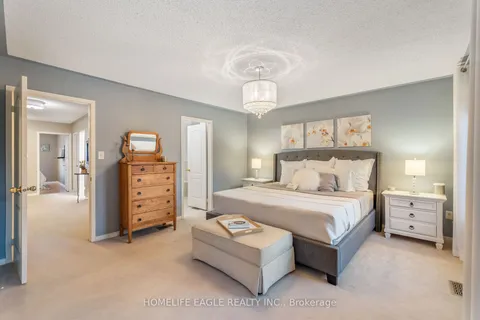165 Hartford Cres, Newmarket, ON L3X 2Z4