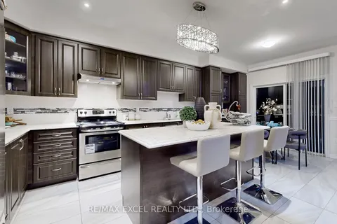173 Helen Ave, Markham, ON L3R 1J6