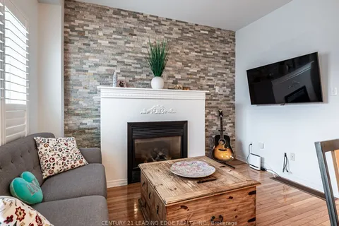 2 Barnwood Dr, Richmond Hill, ON L4E 5A4