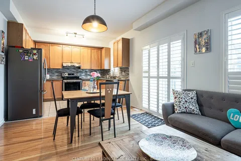 2 Barnwood Dr, Richmond Hill, ON L4E 5A4