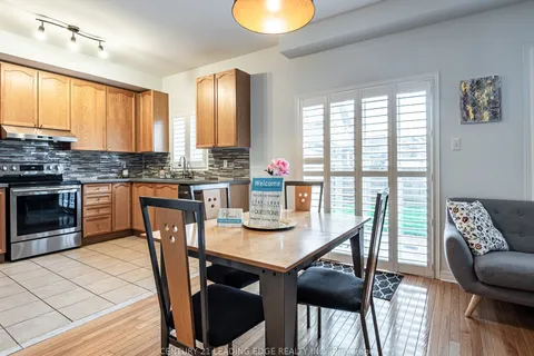 2 Barnwood Dr, Richmond Hill, ON L4E 5A4