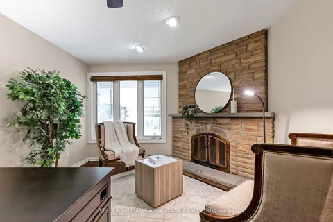 33 Hi View Dr, East Gwillimbury, ON L0G 1M0