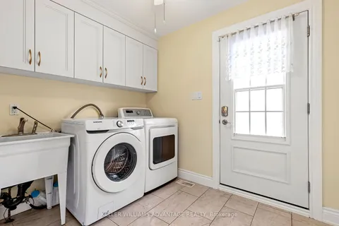 33 Hi View Dr, East Gwillimbury, ON L0G 1M0