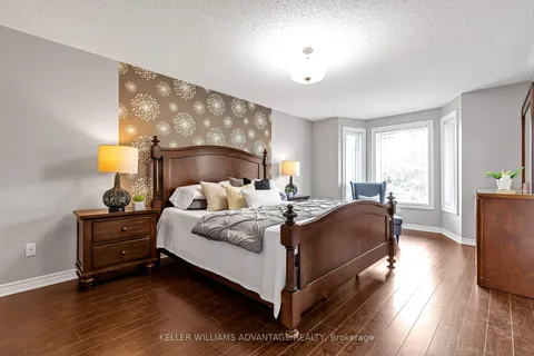 33 Hi View Dr, East Gwillimbury, ON L0G 1M0