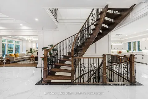 16 Emily Carr St, Markham, ON L3R 2K4