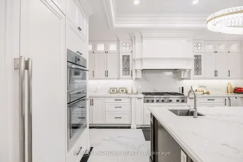 16 Emily Carr St, Markham, ON L3R 2K4