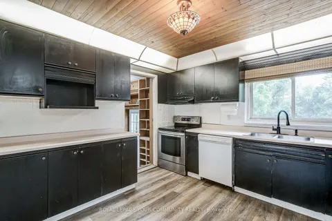 25 Victoria Rd, Georgina, ON L0C 1L0