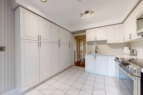 14 Royal Manor Cres, Richmond Hill, ON L4B 3N5